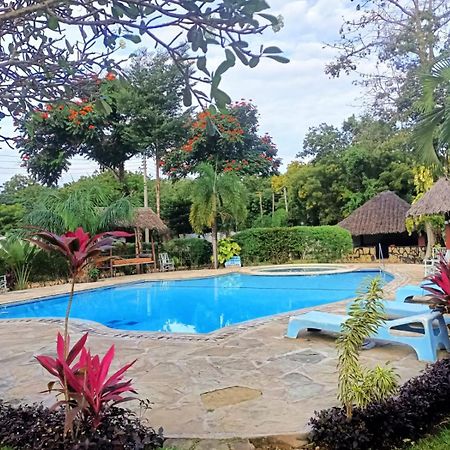 Oasis Diani Beach Villas Exterior foto